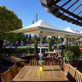 Outdoor Courtyard Pub on wharf Functions